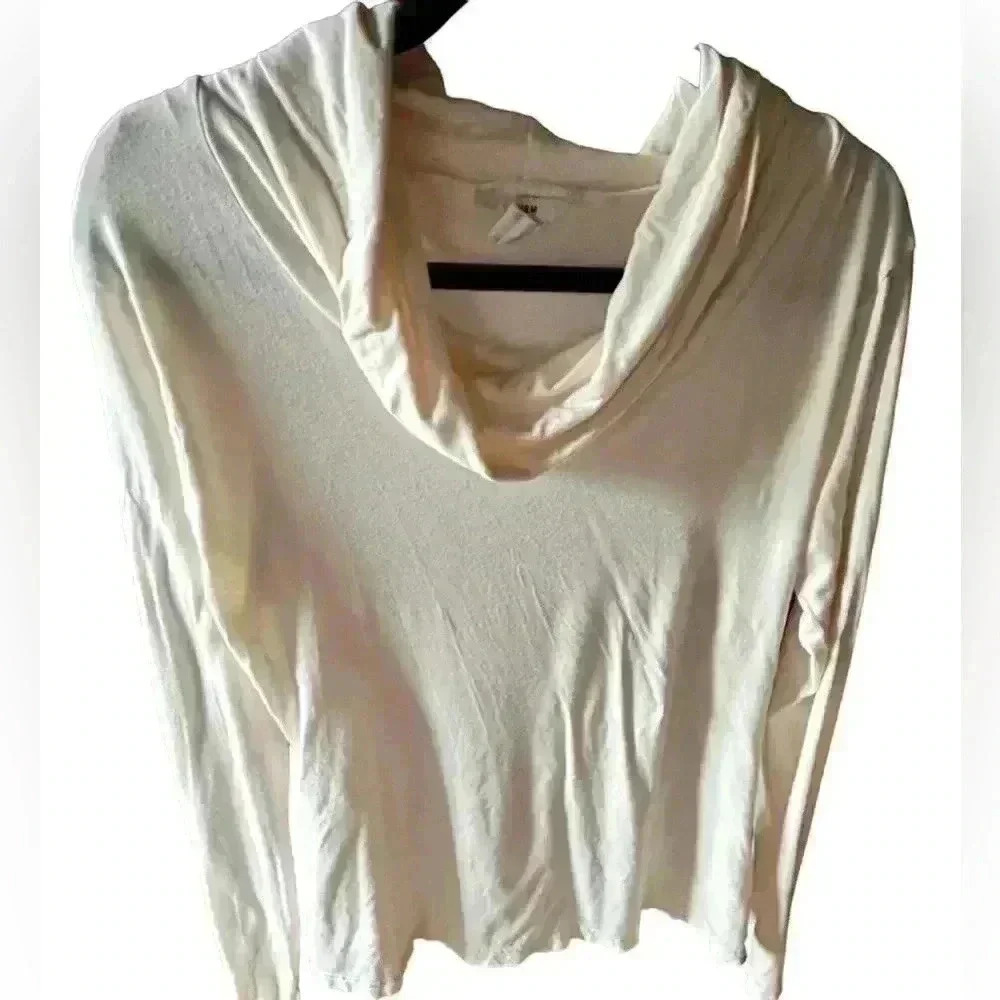 H&M large ivory‎ colored cowl neck shirt. EUC. Made in Bulgaria.